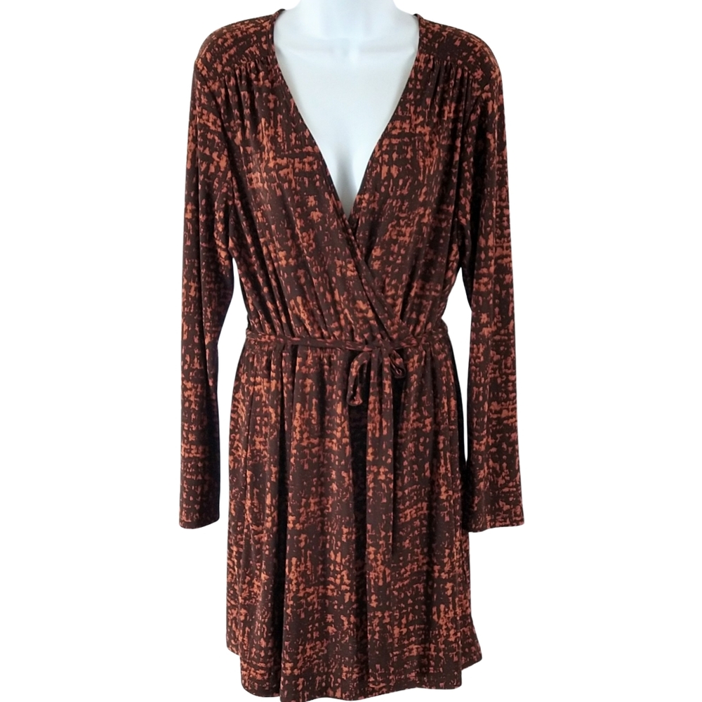Daisy Fuentes long sleeved dress